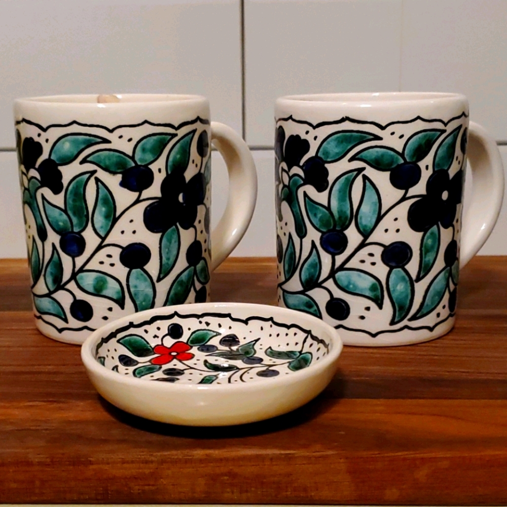 Hand painted globein mug set